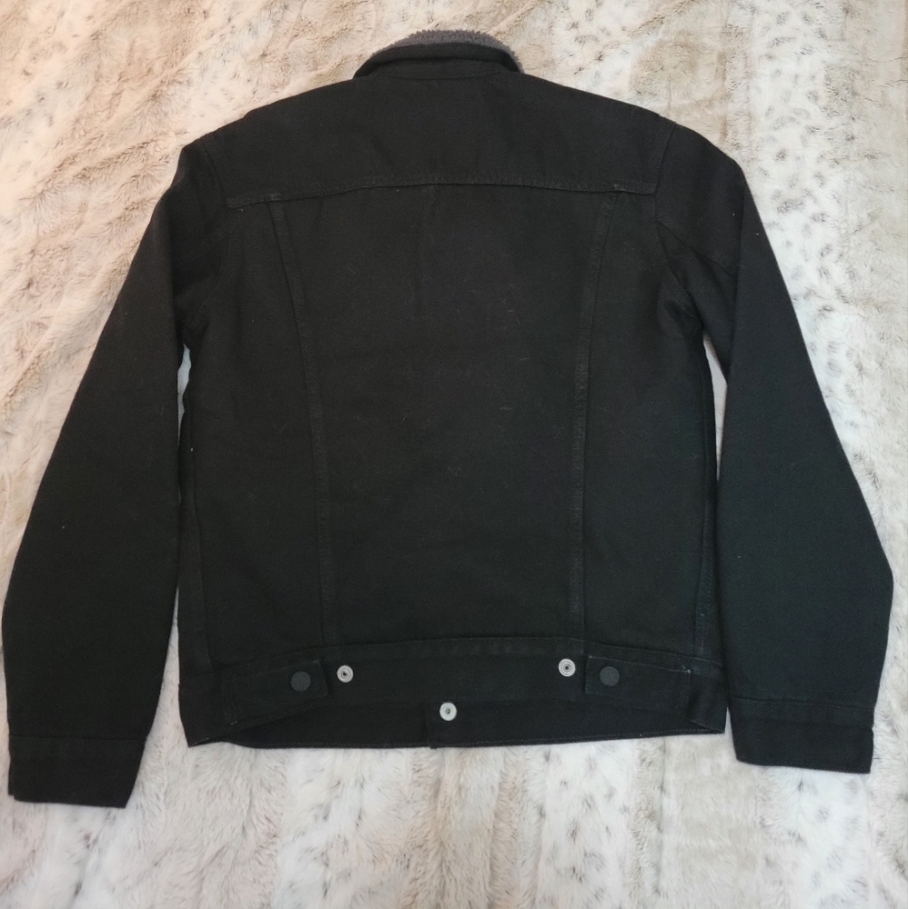 Levi's black denim jacket w gray sherpa lining NEW Women's S - Picture 3 of 4
